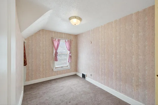 $200,000 | 1045 Magnolia Avenue East, St. Paul, MN 55106