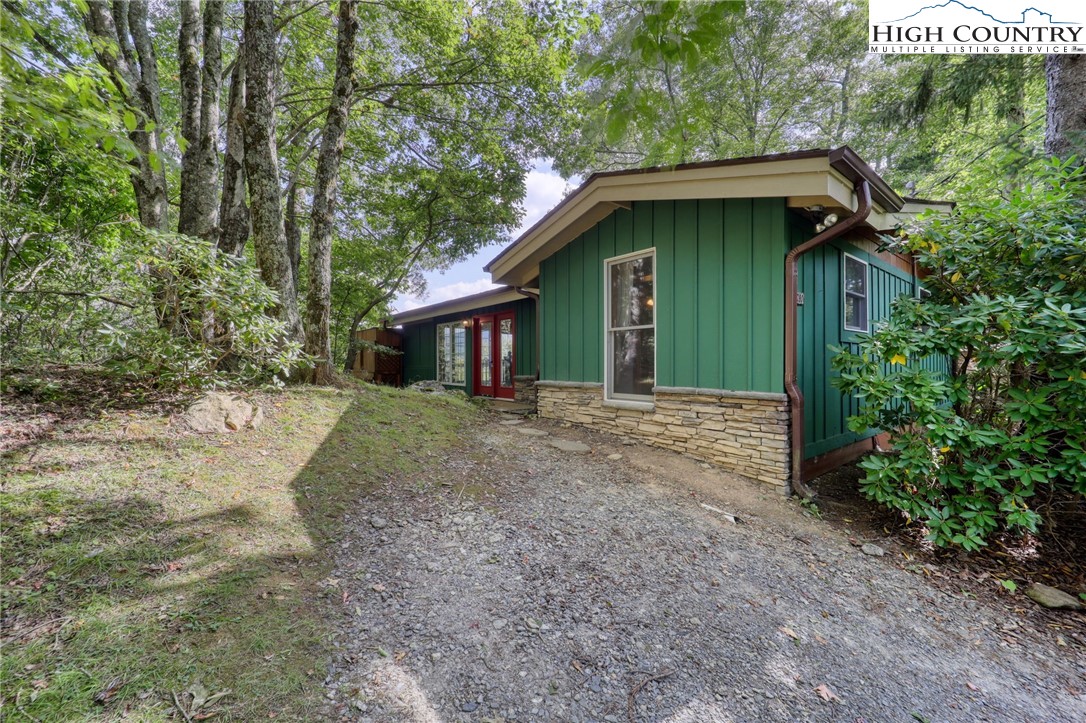 280 Chinkapin Ridge Road Seven Devils, NC 28604 - Photo 2 of 36