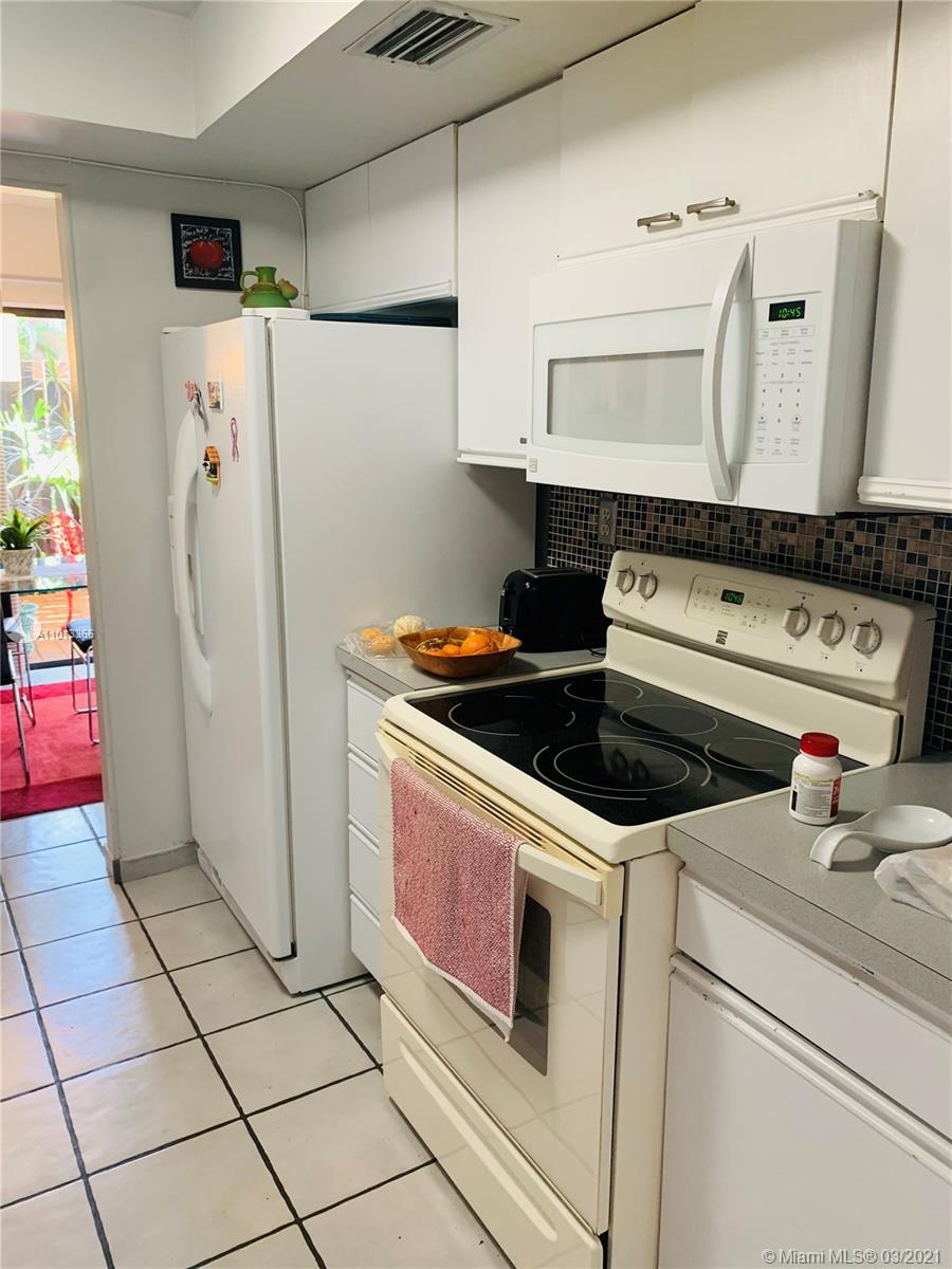 11463 Southwest 109th Road, Unit 6B Miami, FL 33176 - Photo 7 of 25 Gallery Image 7