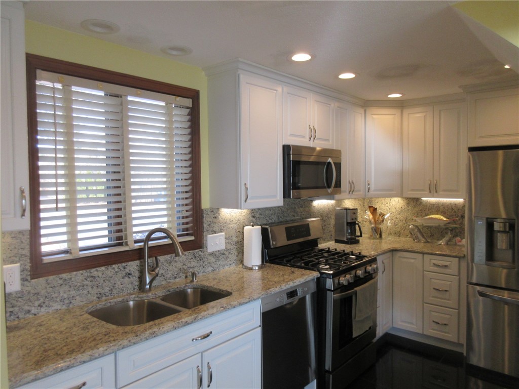 160 Colonel John Gardner Road Narragansett, RI 02882 - Photo 4 of 21 Kitchen