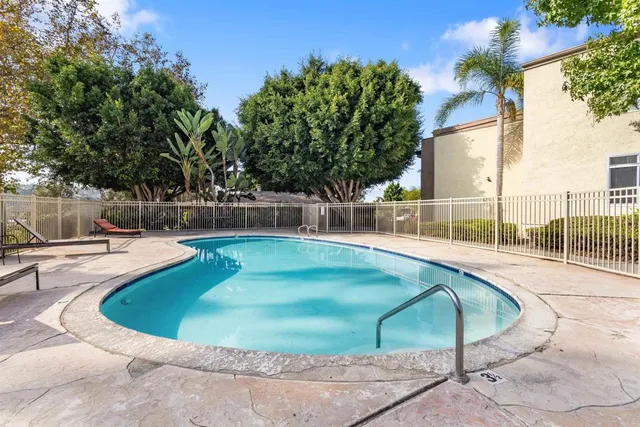 $375,000 | 432 Edgehill Lane, Unit 74, Oceanside, CA 92054