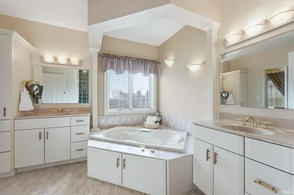 $995,000 | 1800 West 950 North, Markle, IN 46770