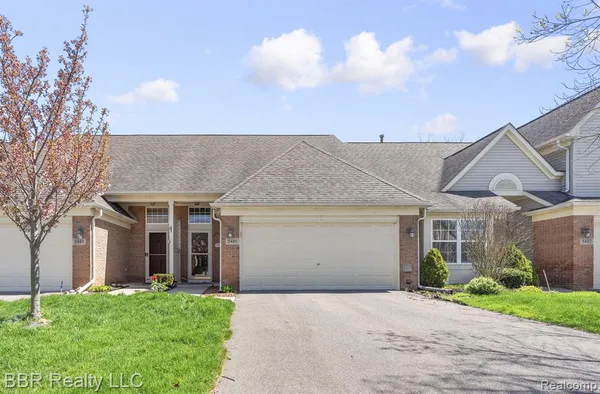$230,000 | 5485 Greenway Drive, Unit 81, Trenton, MI 48183