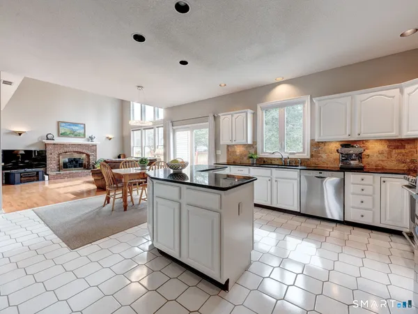 $819,900 | 283 Fairway Crossing, Glastonbury, CT 06033