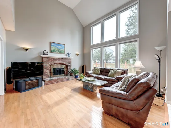 $819,900 | 283 Fairway Crossing, Glastonbury, CT 06033