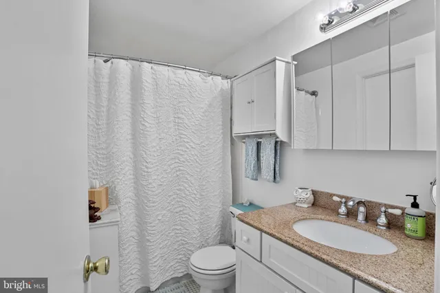 $615,000 | 15303 Whispering Glen Court, Centreville, VA 20120