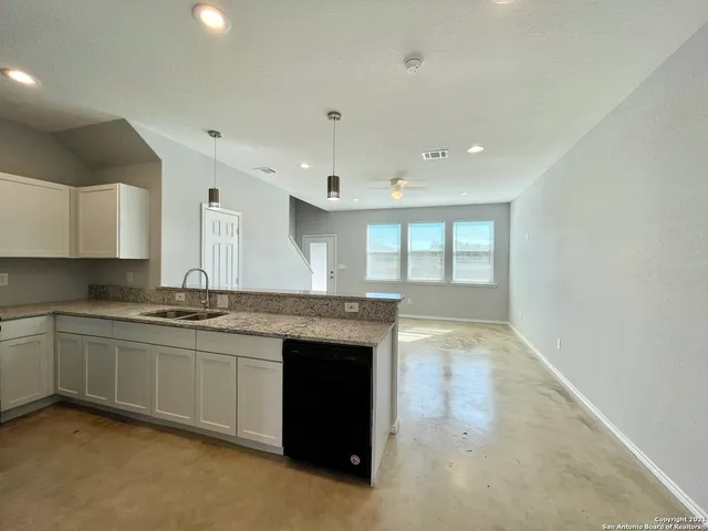 $1,350 | 6922 Crestway Road, Unit 4, San Antonio, TX 78239