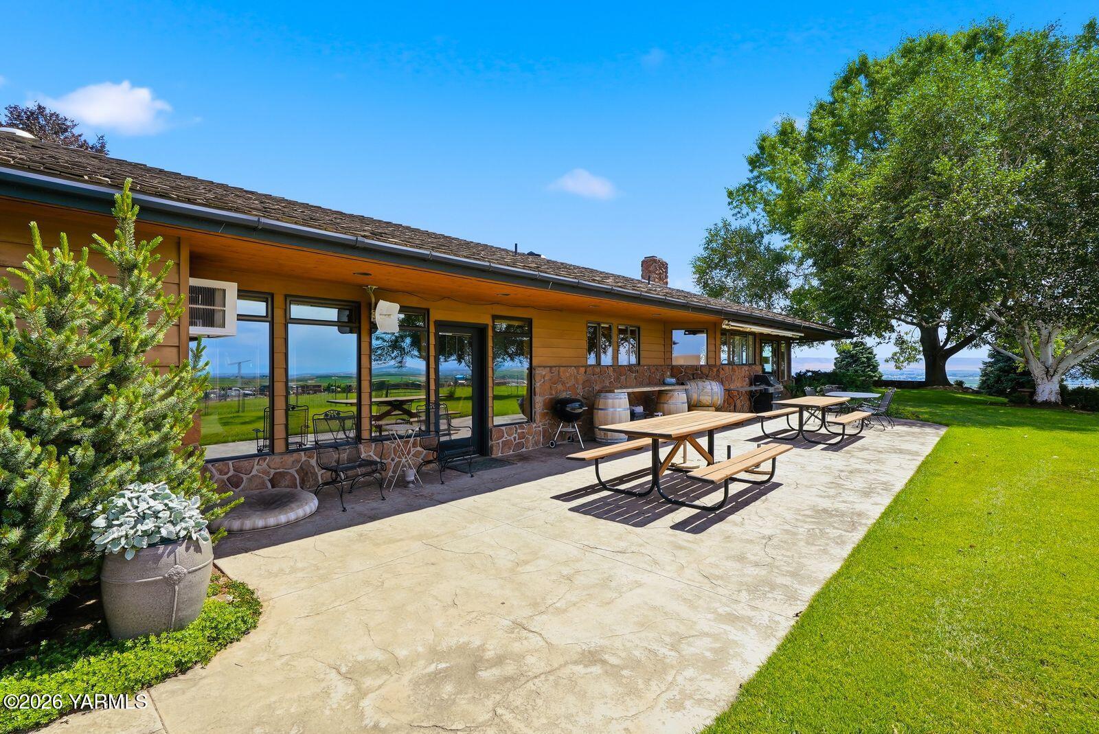 170732 Olsen Road Grandview, WA 98930 - Photo 39 of 58 37 Patio