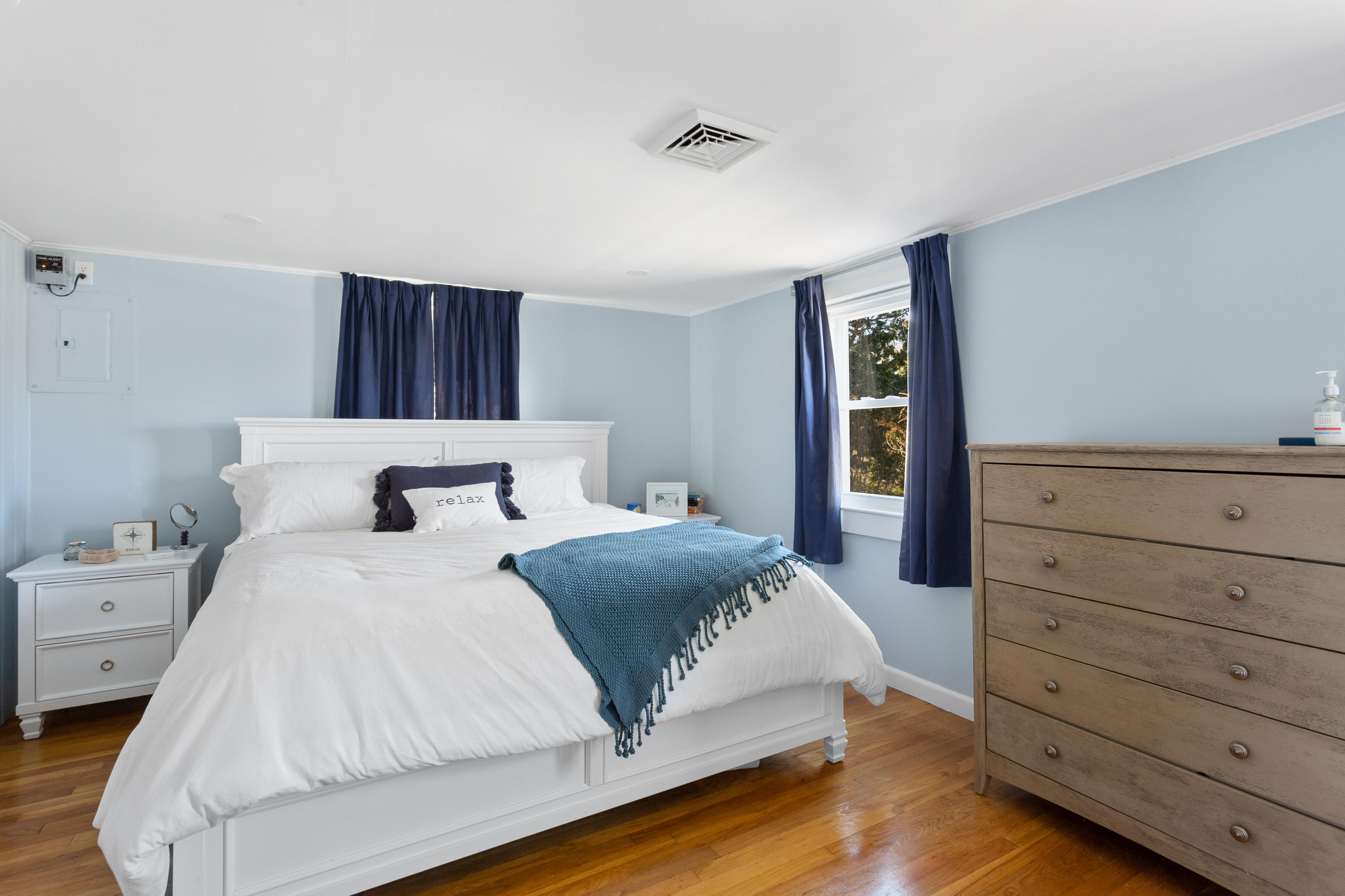 115 Seagull Road Chatham, MA 02633 - Photo 19 of 29 a bedroom with a bed and a window