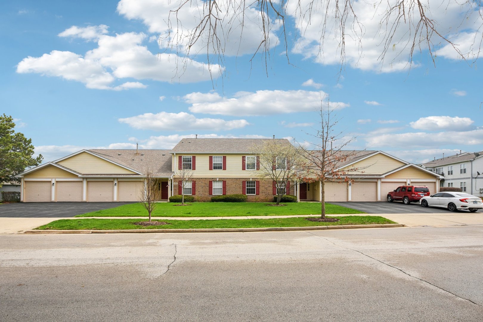 402 Woodview Circle, Unit D Elgin, IL 60120 - Photo 1 of 28