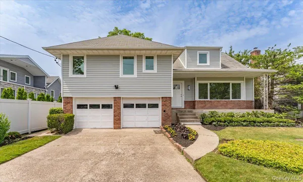 $1,249,000 | 890 Carol Court, Woodmere, NY 11598