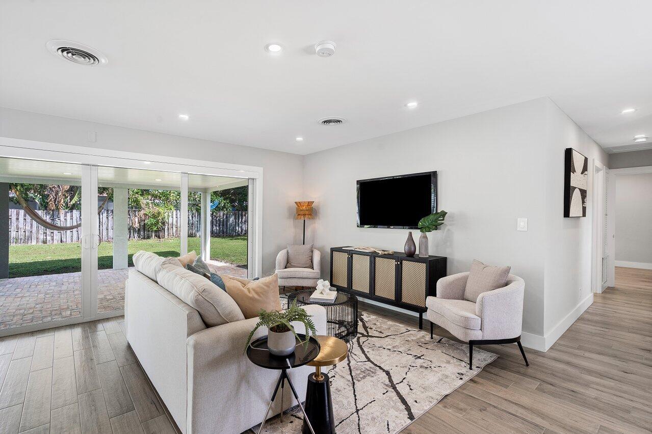 787 Southwest 7th Street Boca Raton, FL 33486 - Photo 4 of 35 008-787Southwest7thStreet-BocaRaton-FL-3