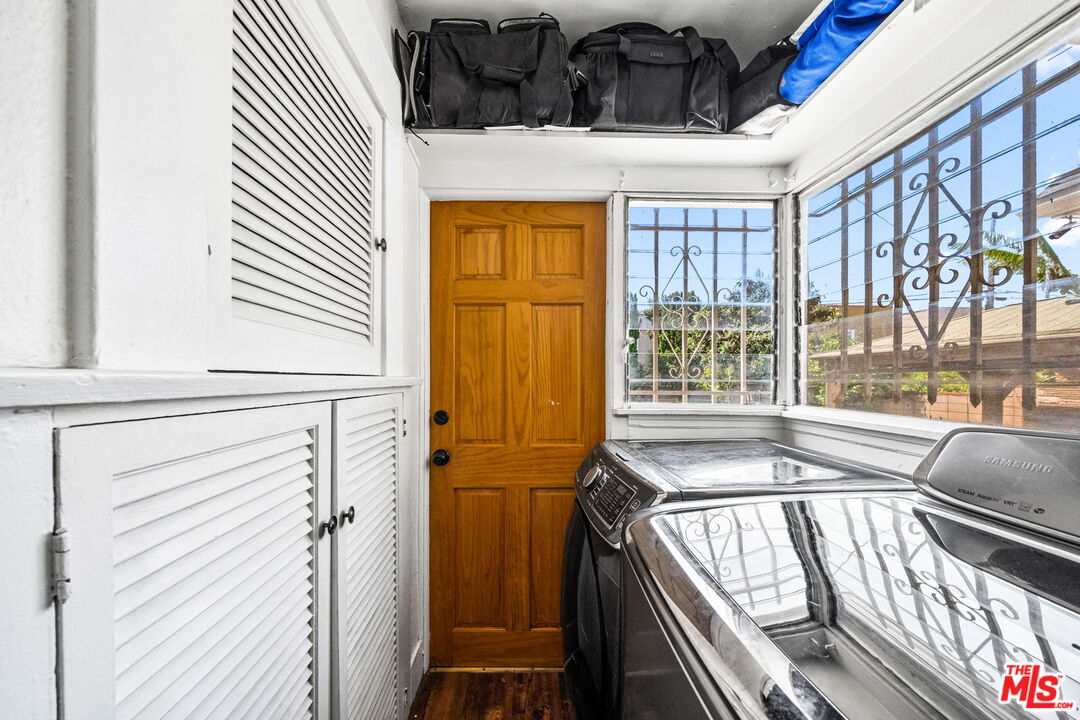 5342 Lemon Grove Avenue Los Angeles, CA 90038 - Photo 17 of 30 a view of balcony and wooden floor