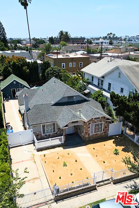 5342 Lemon Grove Avenue Los Angeles, CA 90038 - Photo 27 of 30 a view of a terrace with wooden floor