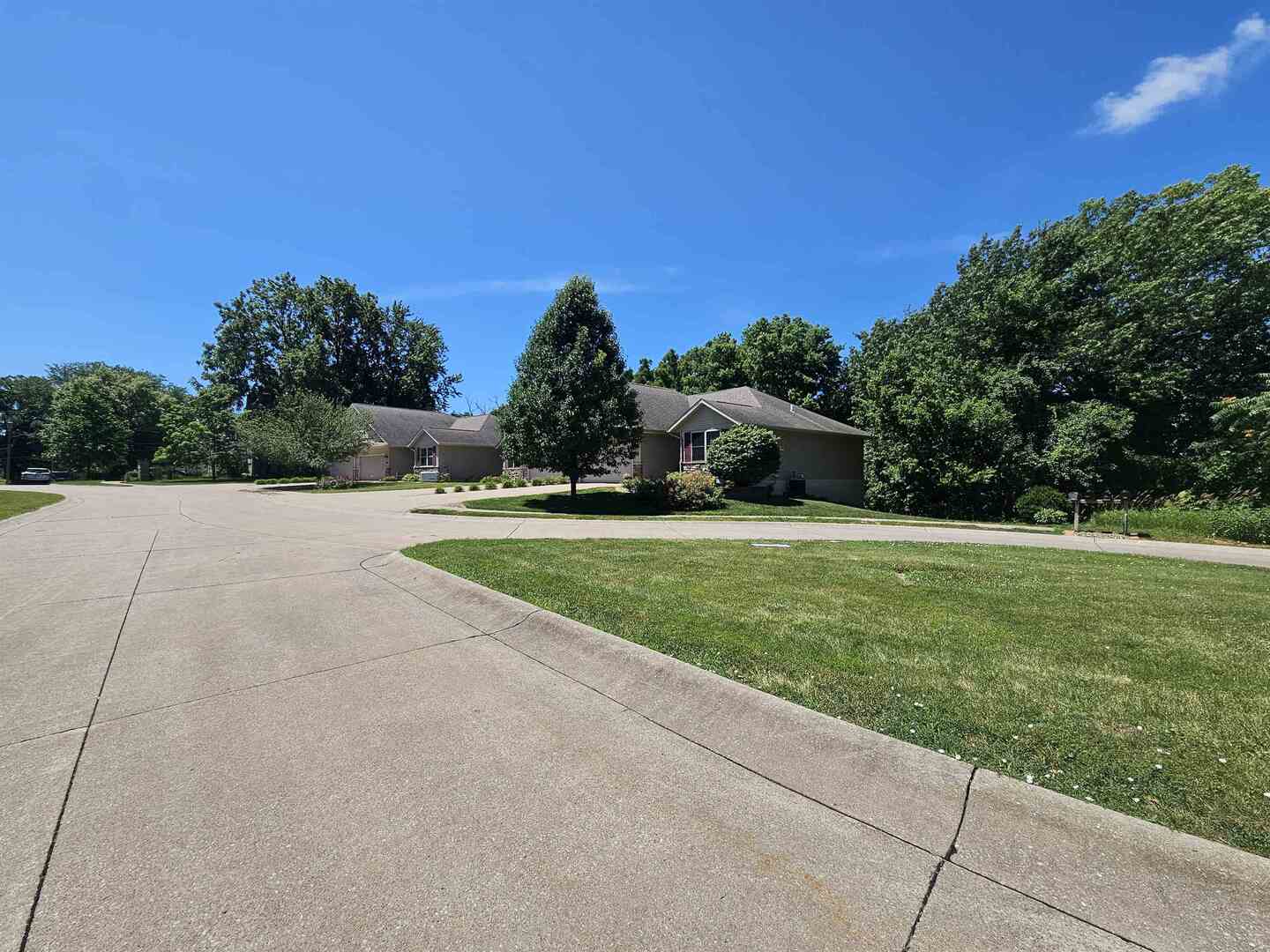 574-632 3rd Street Moline, IL 61265 - Photo 4 of 10