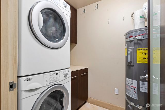 a view of livingroom with washer and dryer