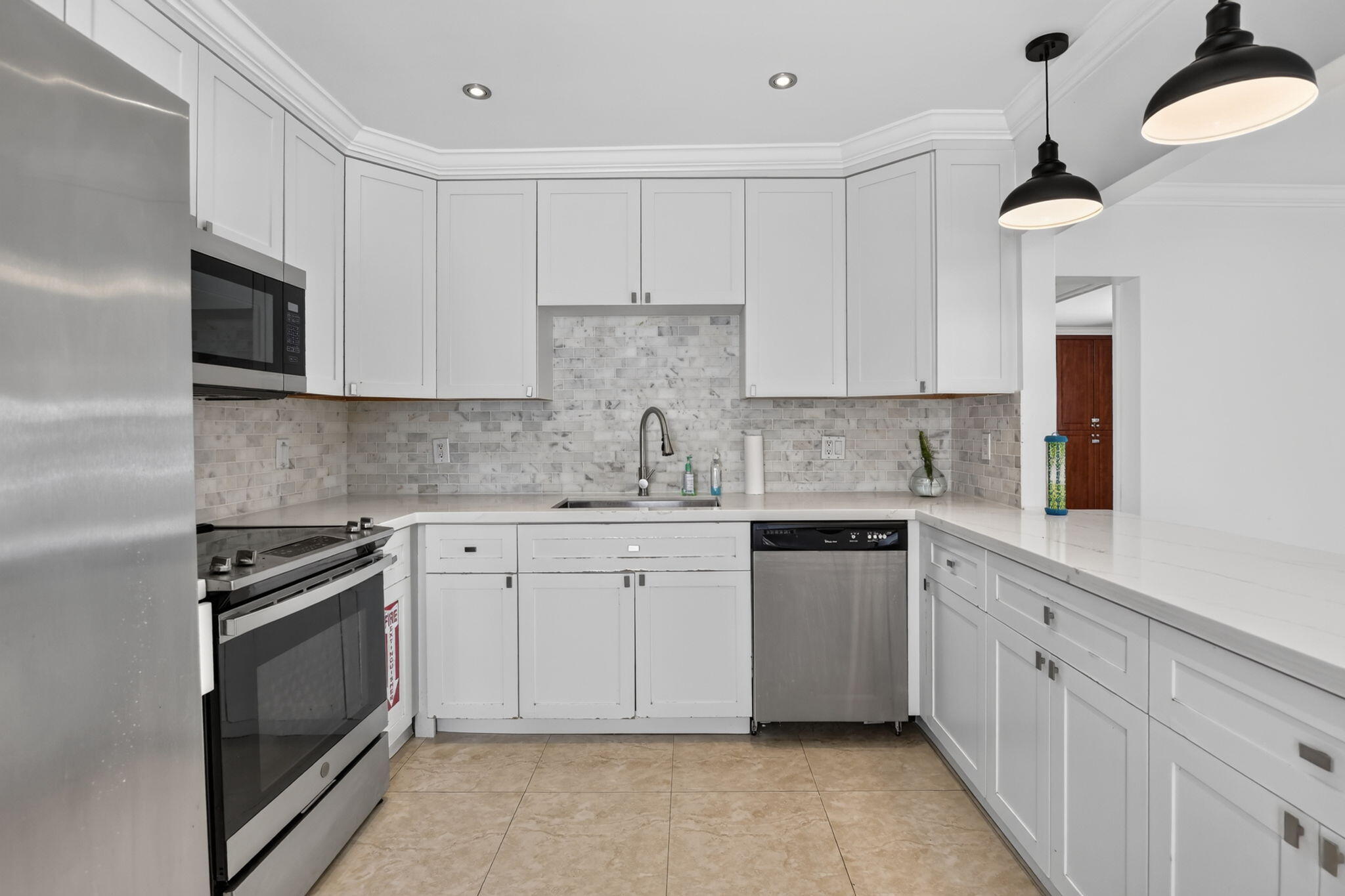 2427 Harding Street Hollywood, FL 33020 - Photo 14 of 38 12-web-or-mls-_A7A1451