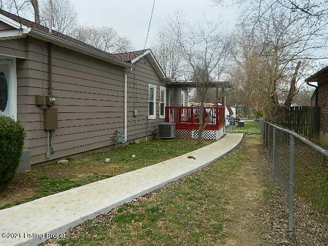 6669 Rutledge Road Louisville, KY 40258 - Photo 5 of 28 DSCN5247