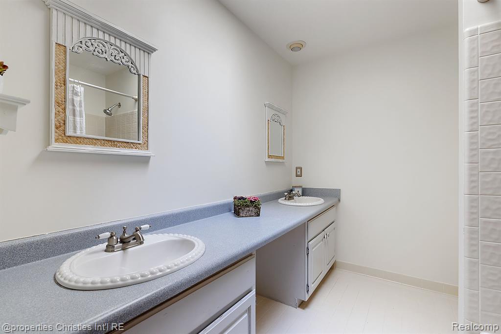 817 Stag Ridge Road Rochester Hills, MI 48309 - Photo 52 of 80