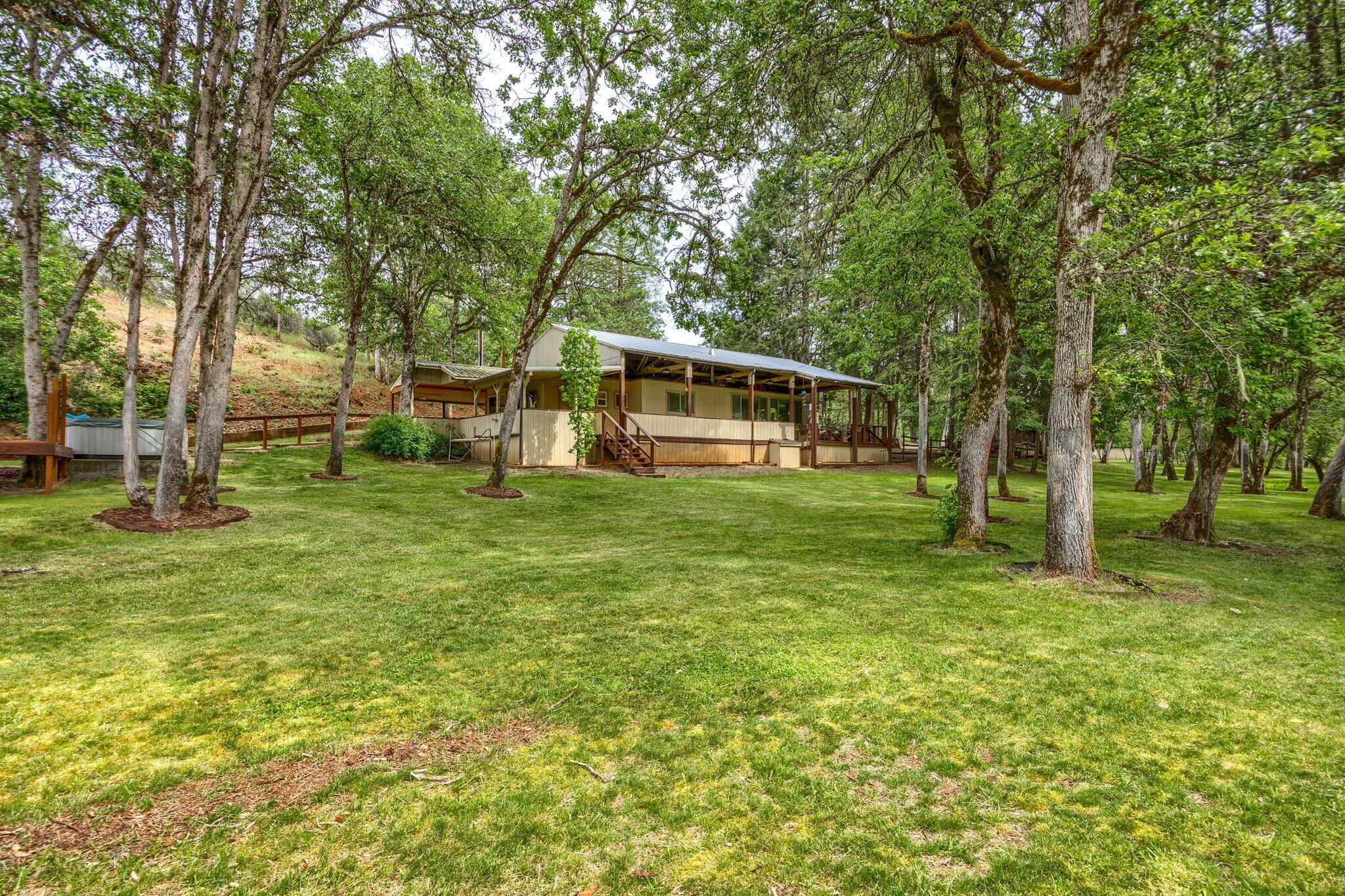 1250 Netherlands Road Trail, OR 97541 - Photo 8 of 50 8-Frontal