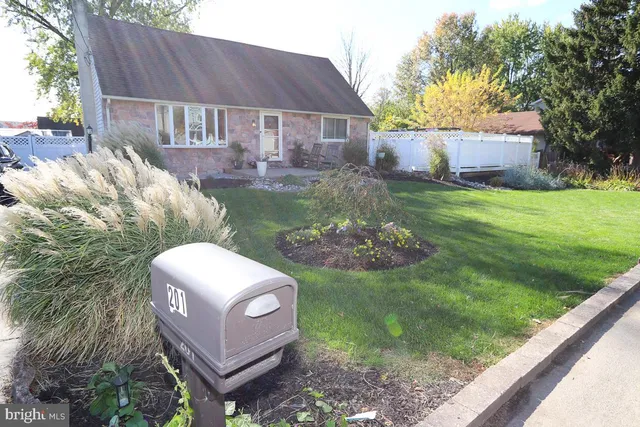 $525,000 | 201 Castello Avenue, Hatboro, PA 19040