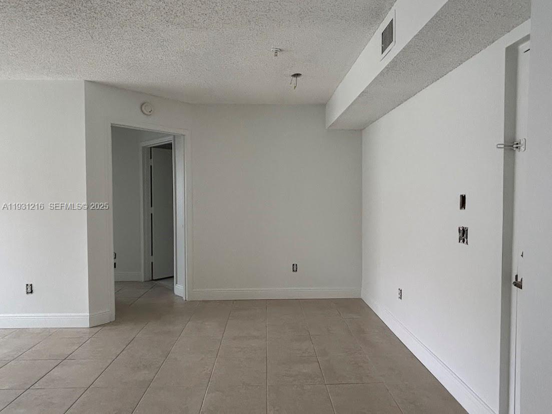440 South Park Road, Unit 4303 Hollywood, FL 33021 - Photo 6 of 28 a view of room