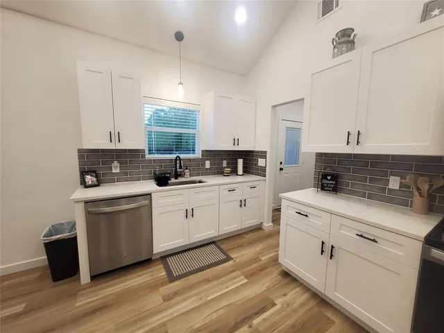 $874,900 | 105 Red Tip Lane, Brenham, TX 77833