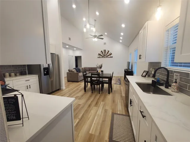 $874,900 | 105 Red Tip Lane, Brenham, TX 77833