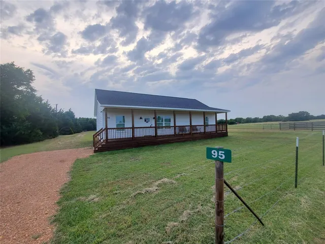 $874,900 | 105 Red Tip Lane, Brenham, TX 77833