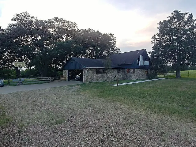 $874,900 | 105 Red Tip Lane, Brenham, TX 77833