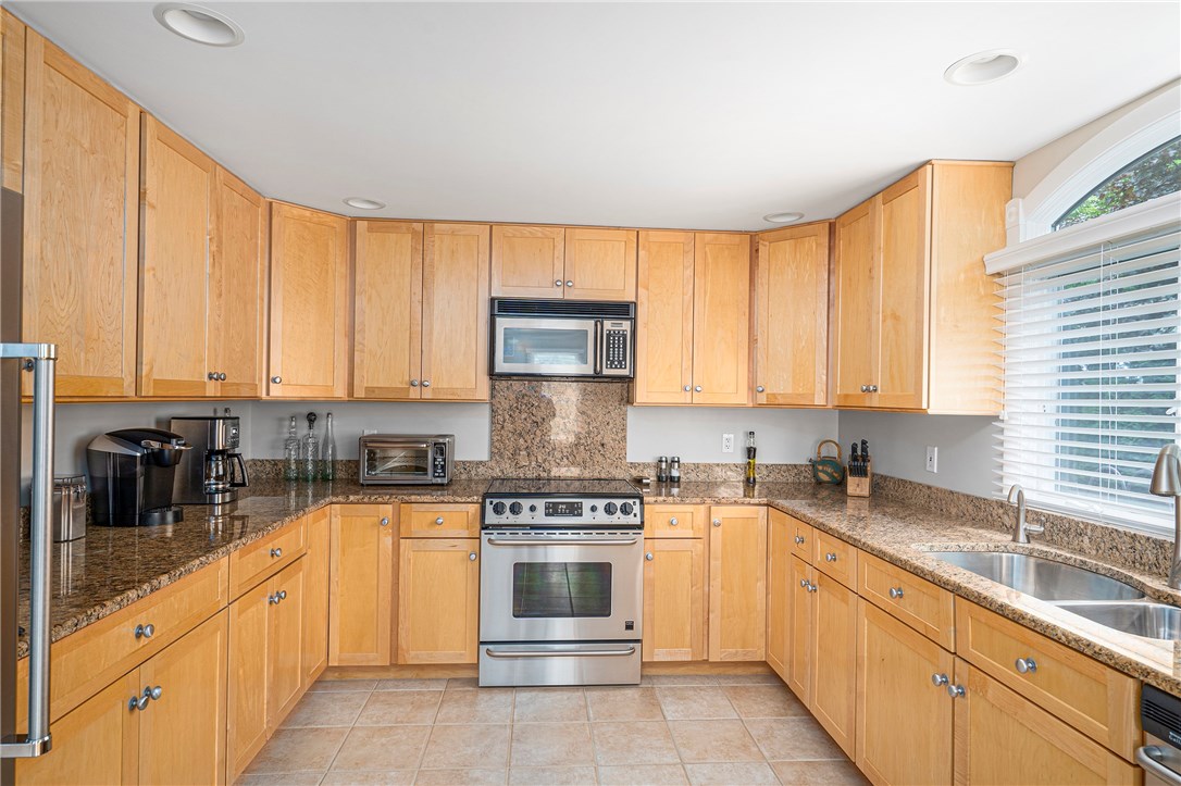 66 Peveril Road Cranston, RI 02921 - Photo 20 of 48 Gallery Image 20