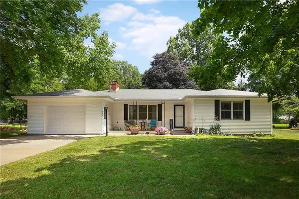 $280,000 | 503 Southwest Maple Lane, Oak Grove, MO 64075