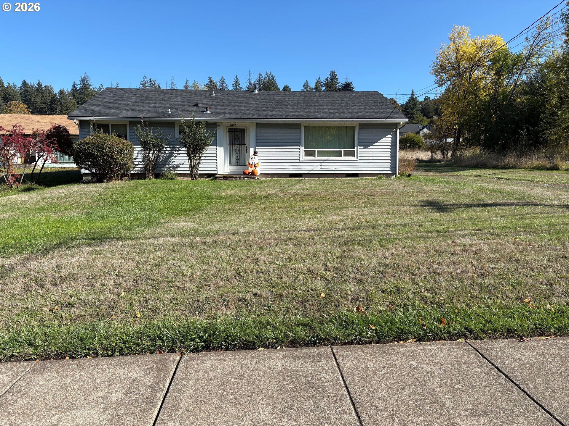 2491 Augusta Street Eugene, OR 97403 - Photo 2 of 15