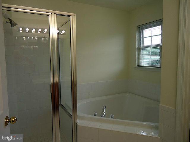 6131 Deer Ridge Trail Springfield, VA 22150 - Photo 21 of 24 Master Bath