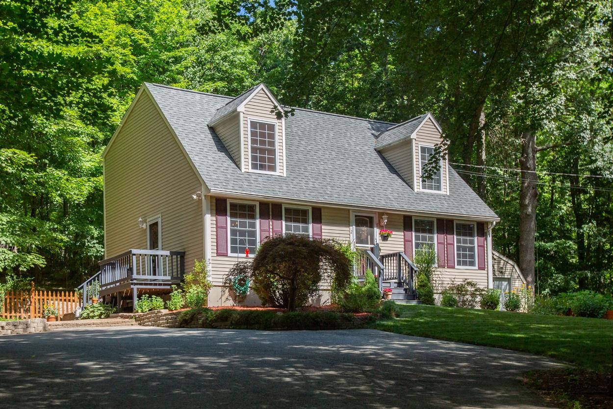 2 Stratton Lane Raymond, NH 03077 - Photo 1 of 40