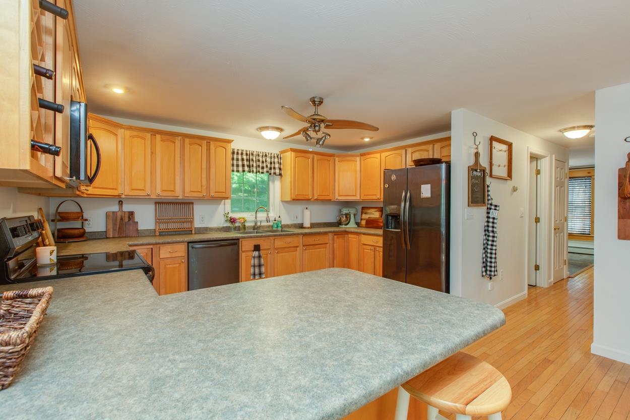 2 Stratton Lane Raymond, NH 03077 - Photo 14 of 40