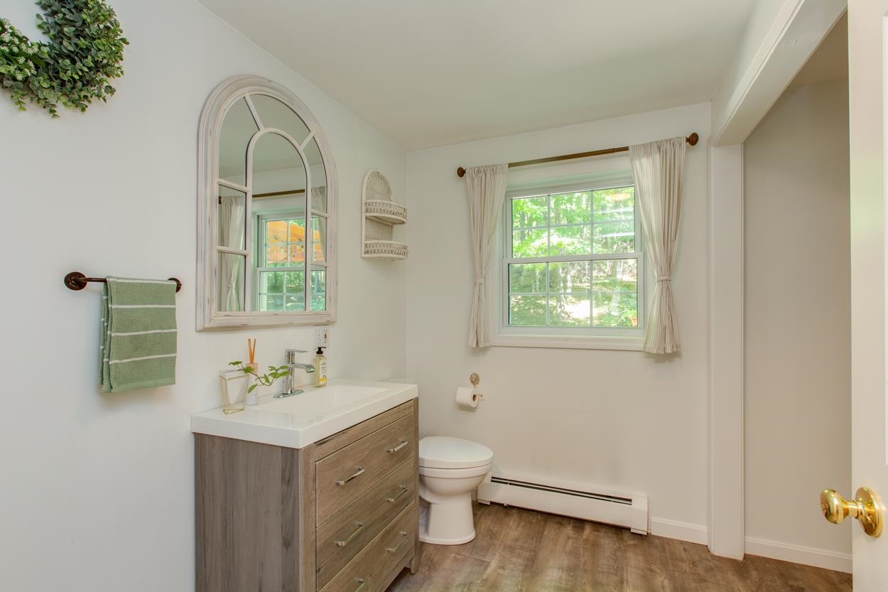 2 Stratton Lane Raymond, NH 03077 - Photo 18 of 40