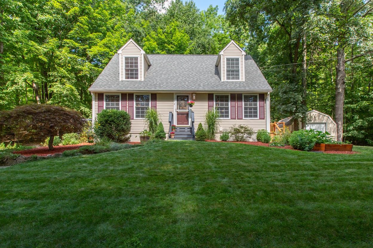 2 Stratton Lane Raymond, NH 03077 - Photo 2 of 40
