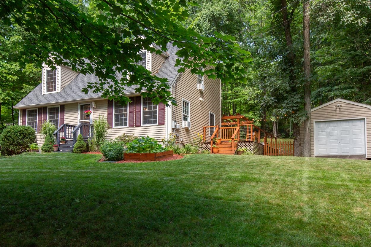 2 Stratton Lane Raymond, NH 03077 - Photo 3 of 40