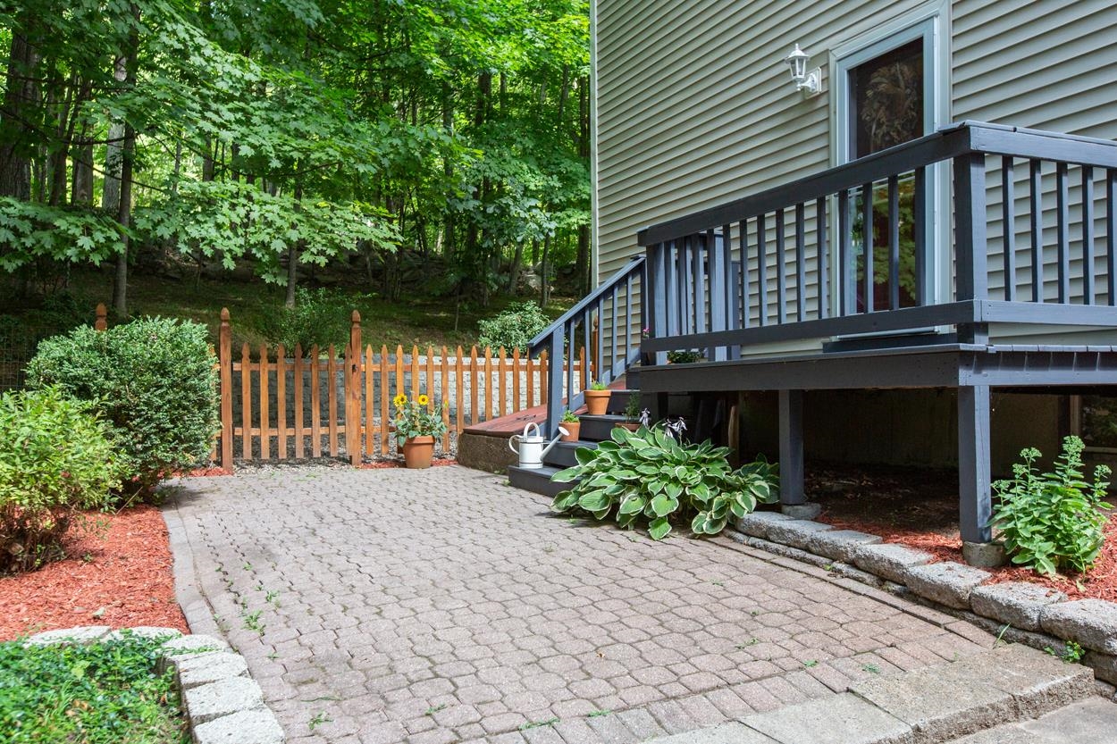 2 Stratton Lane Raymond, NH 03077 - Photo 5 of 40