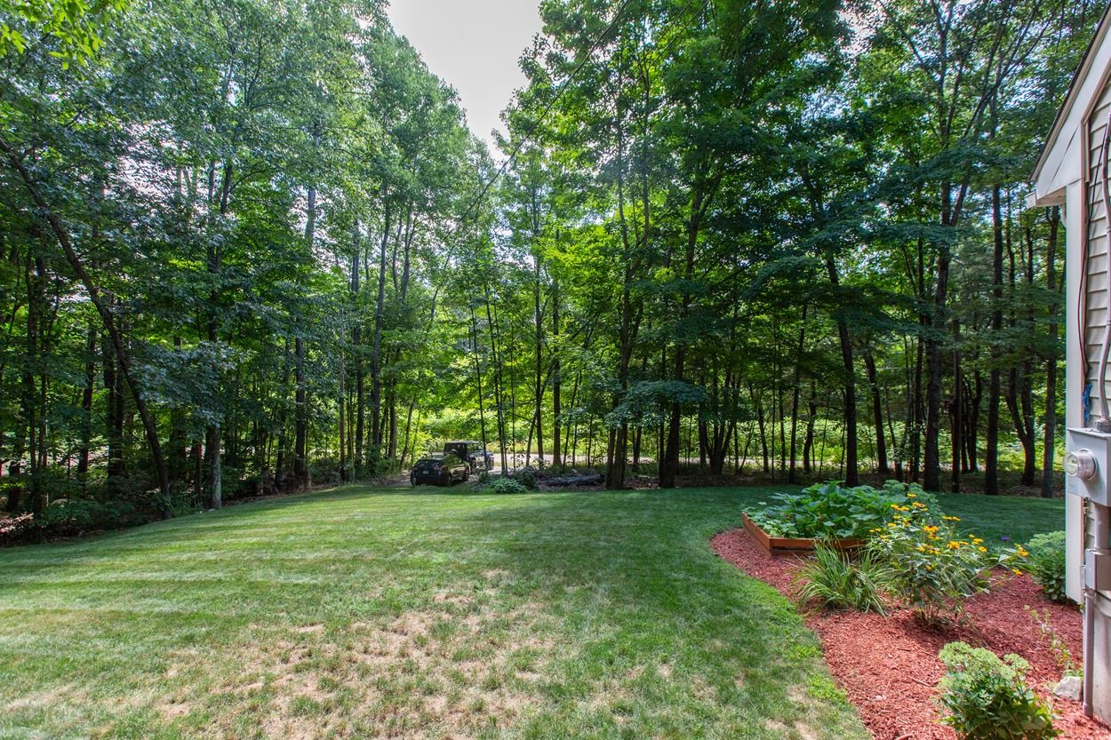 2 Stratton Lane Raymond, NH 03077 - Photo 6 of 40
