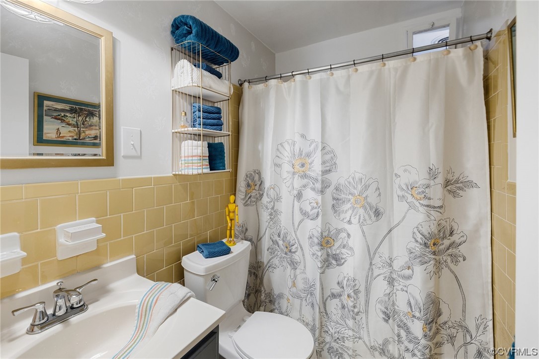9505 Beach Road Chesterfield, VA 23838 - Photo 18 of 32 a bathroom with a sink and a toilet