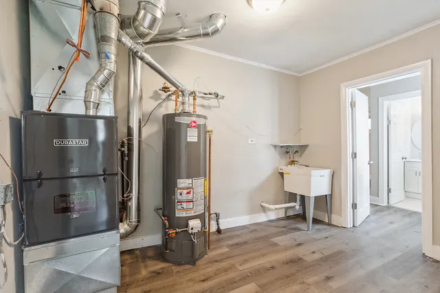 a view of entryway and hall