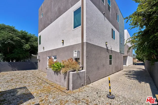 $2,900,000 | 1143 Irolo Street, Los Angeles, CA 90006