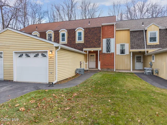 $2,185 | 4 Sugarbush Road, Clifton Park, NY 12065