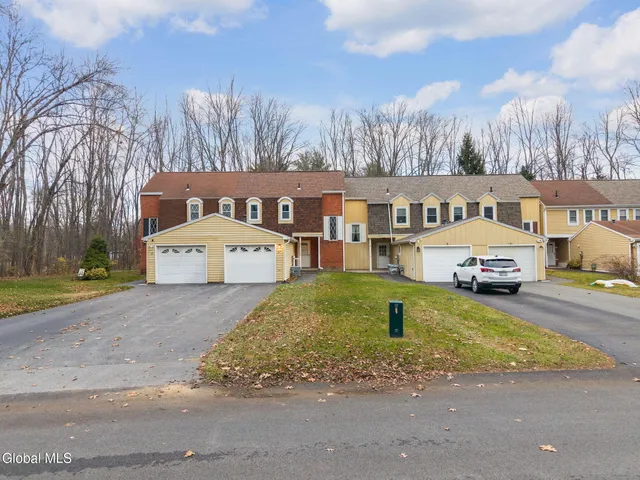 $2,185 | 4 Sugarbush Road, Clifton Park, NY 12065