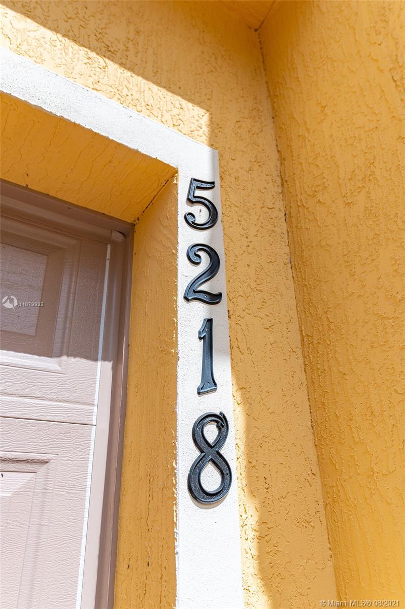 5218 Southwest 78th Terrace Davie, FL 33328 - Photo 4 of 41
