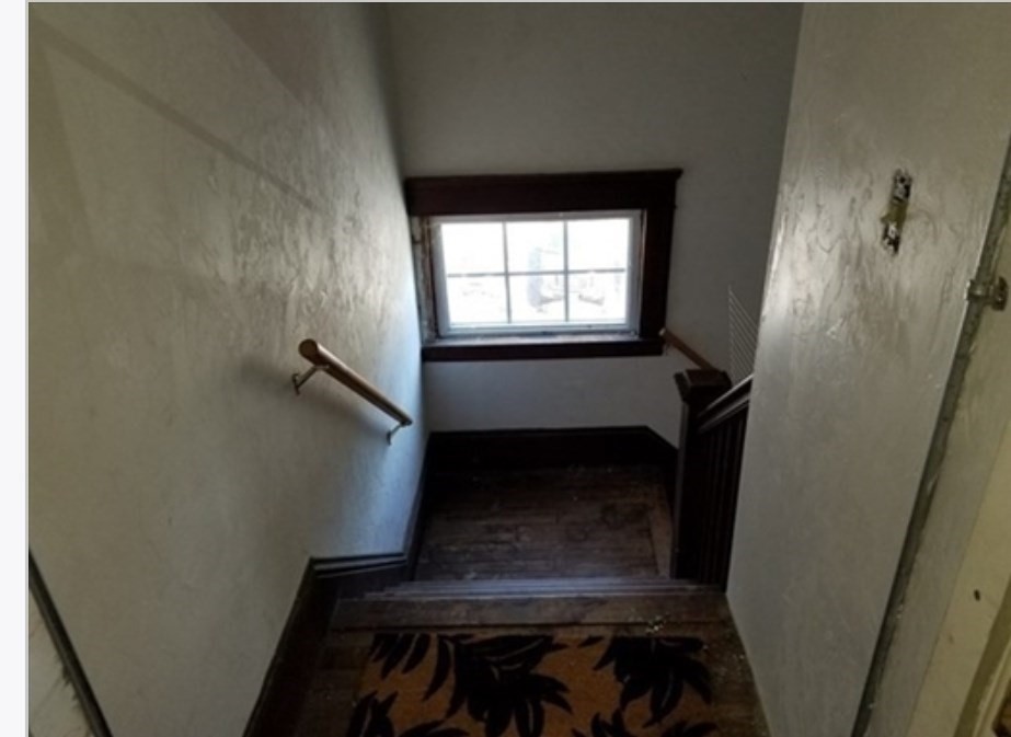 125 Hamilton Street, Unit 2 Worcester, MA 01604 - Photo 10 of 14 a view of entryway