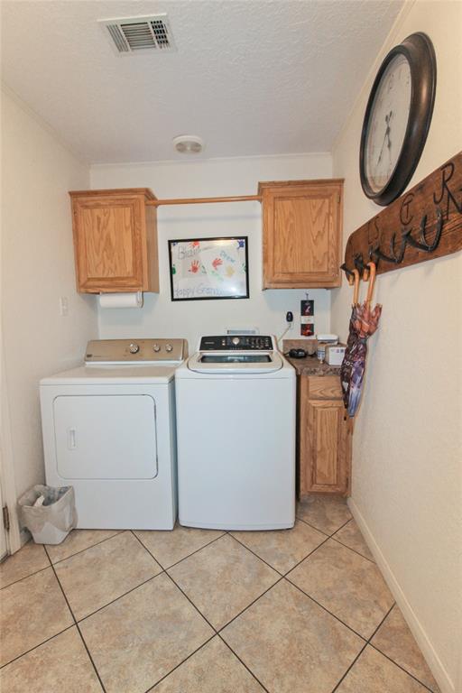 455 Hughes Cemetery Road Italy, TX 76651 - Photo 18 of 40 a utility room with a stove a washer and dryer