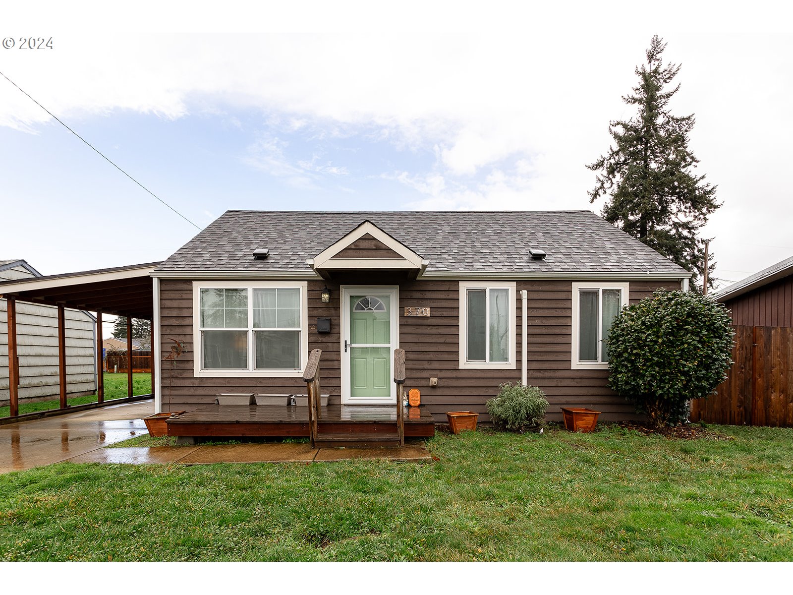 370 25th Street Springfield, OR 97477 - Photo 1 of 16 a view of a house with backyard and garden